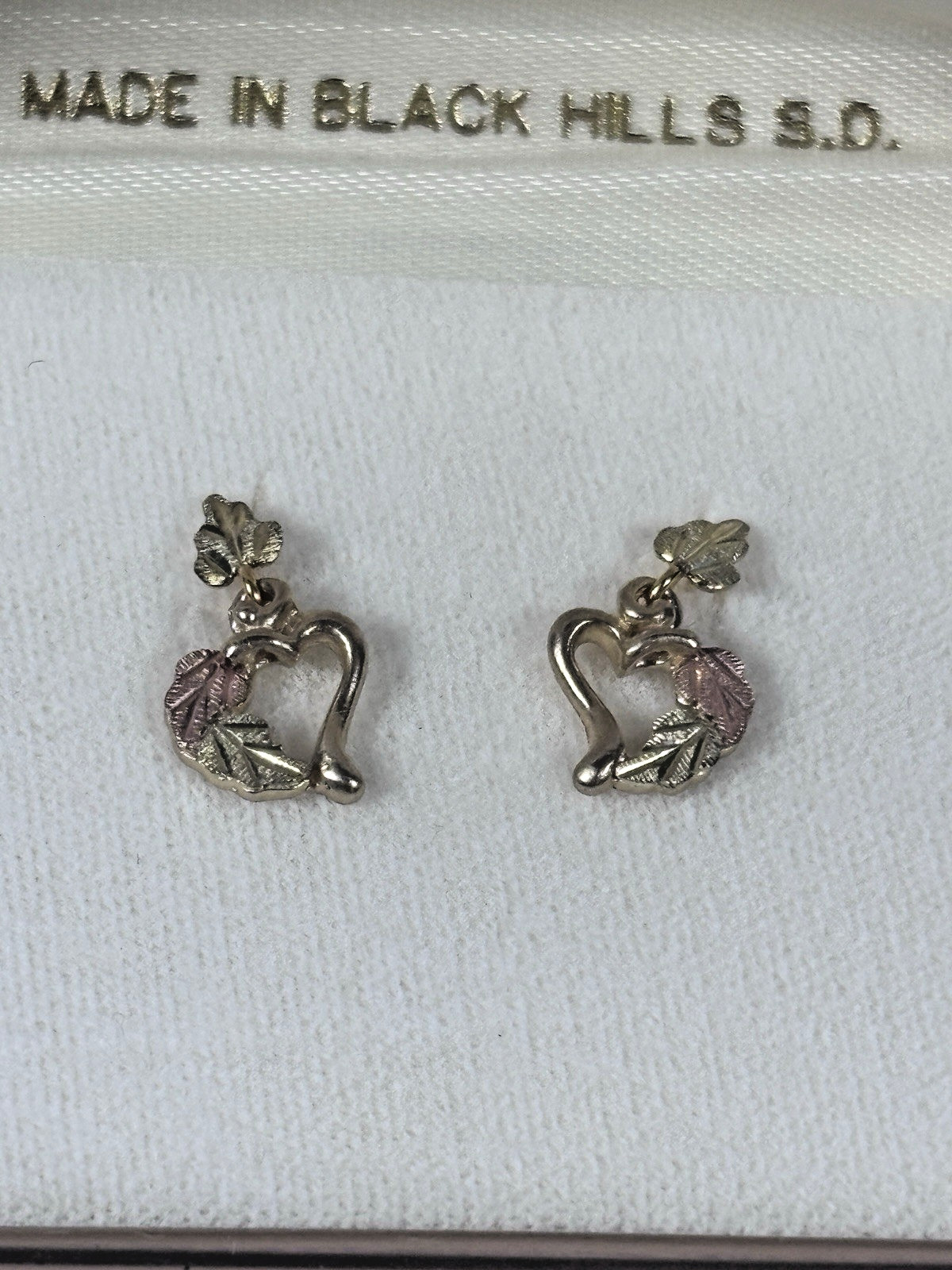 Landstrom’s Black Hills Gold Heart Dangle Earrings 10K Gold Leaves Box Papers