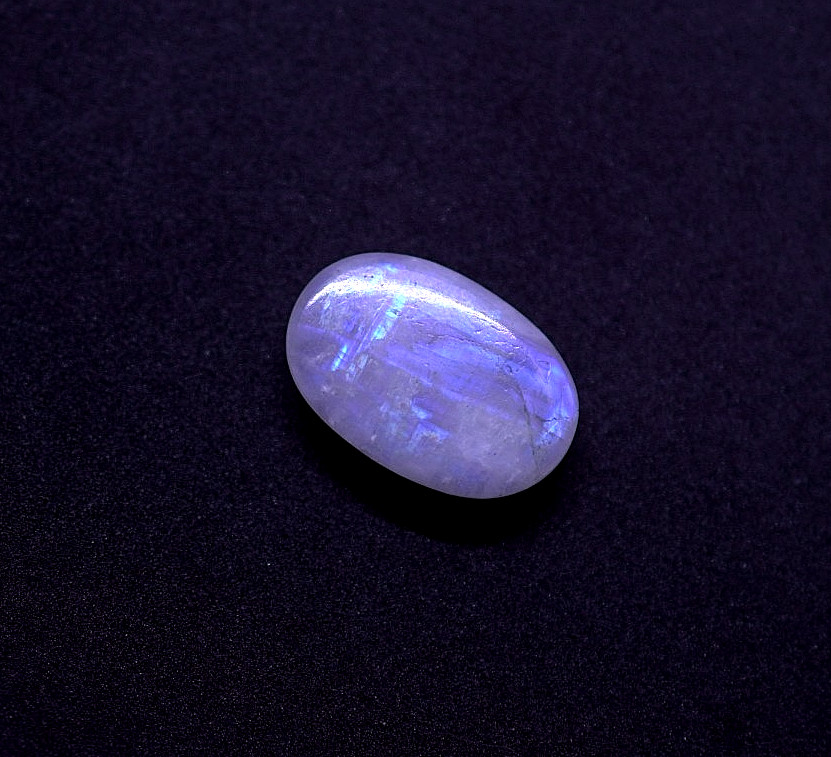 24 Ct Natural Blue Shine Rainbow Moonstone Oval Cabochon Gemstone 25x17x6 mm