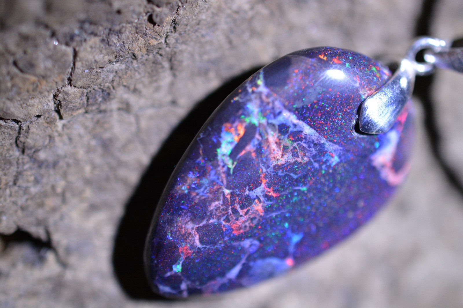 16ct 25x16x5 TOP Mostly RED&BLUE Mooka Boulder Crystal/Hard Matrix Mix Opal AUS