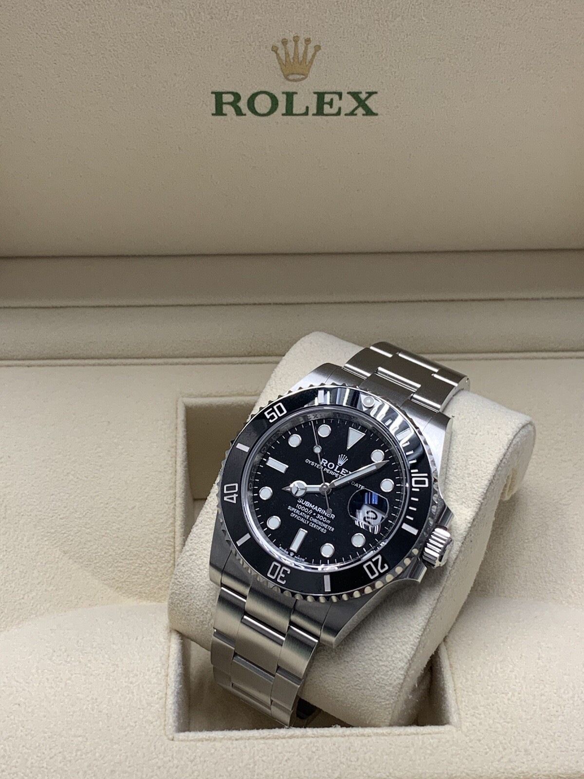 Rolex Submariner Date BRAND NEW FULL SET BOX AND PAPERS 126610LN