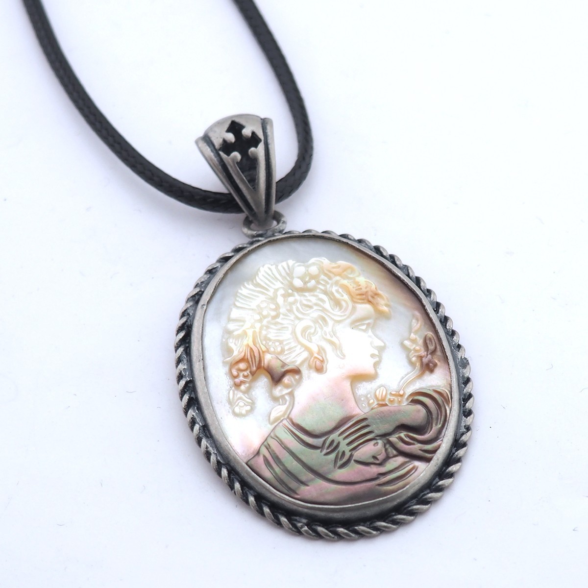 1PCS Hand Carve Carving Silver Natural shells Pendant Necklace Free Rope A066