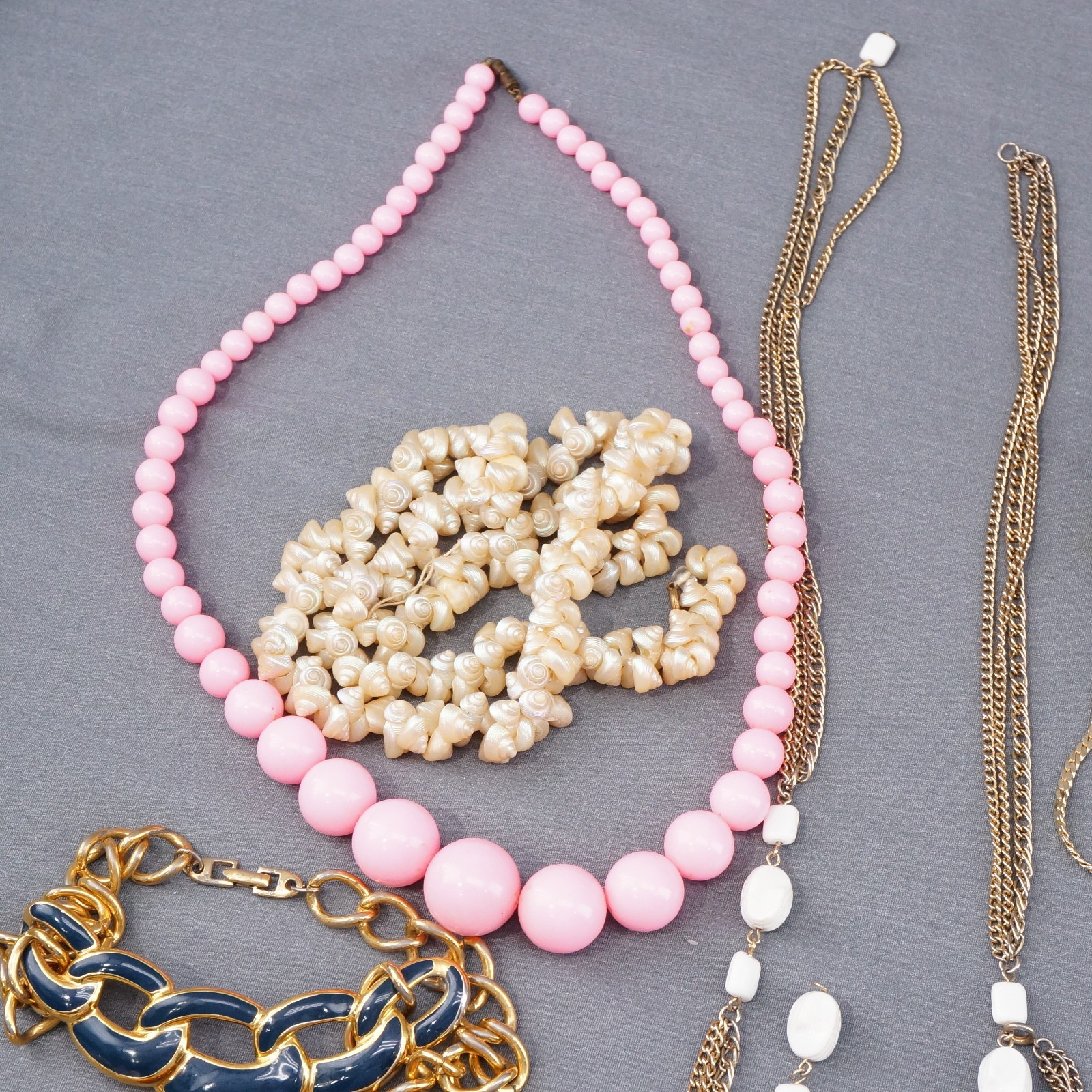 Lot of 4lb 10oz Vintage/Modern Mixed Costume Jewelry Necklaces Chokers 50+ pcs