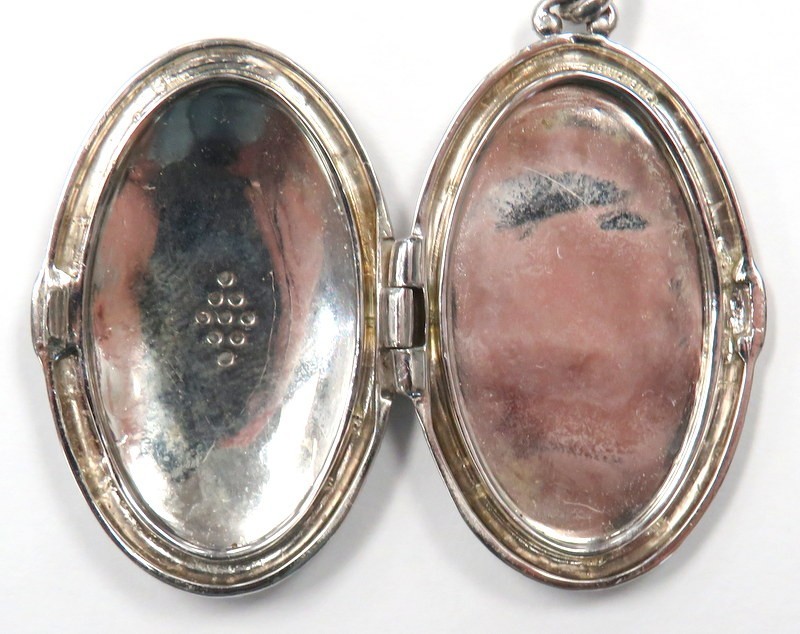 Gabriel & Co .925 Sterling Silver White Sapphire Oval Locket Necklace 25″
