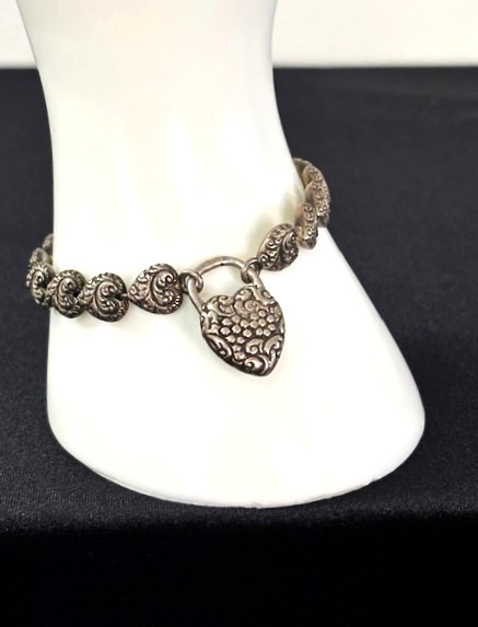 VTG Sterling 925 Repousse’ PUFFY HEART Link Bracelet HEART Clasp 7″ L – 10.7G