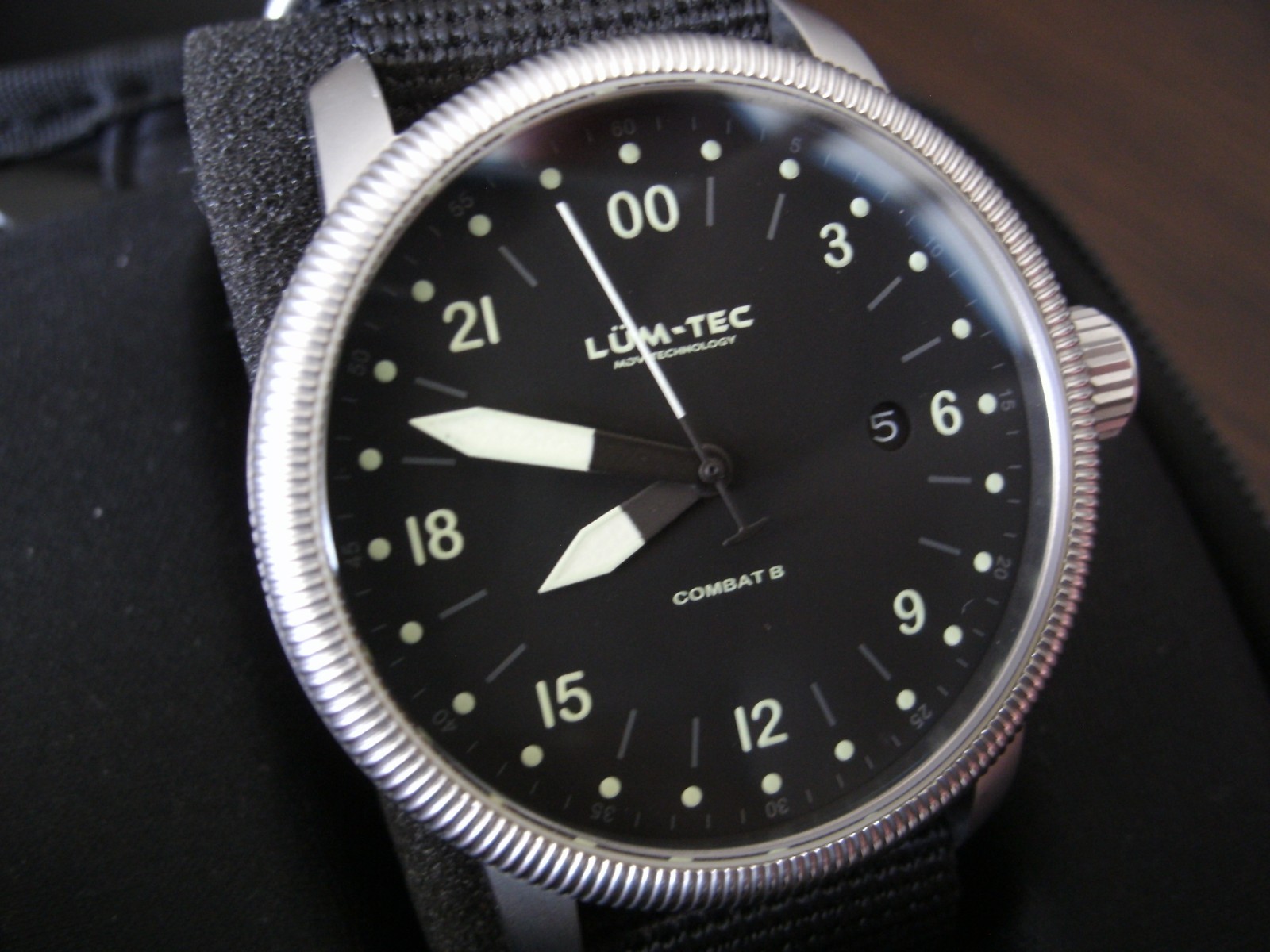 Lum-Tec Combat B28 Military 24 Hour watch. Working and keeping time. Limited