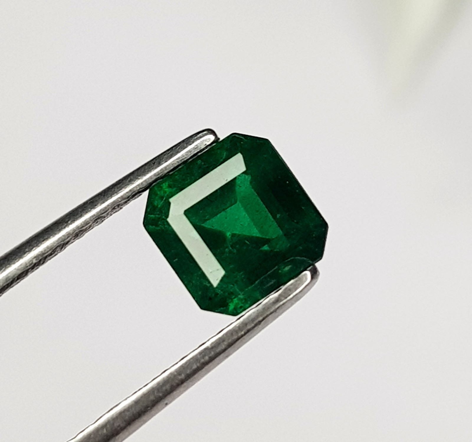 Octagon Zambian Emerald: 0.87 ct Vivid Green Untreated Gemstone