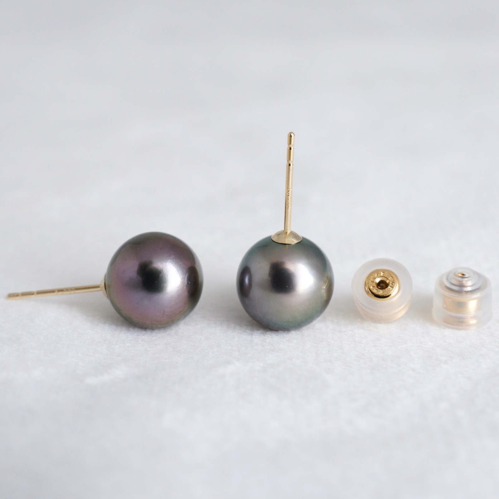 AAA High Luster 9.7mm Round Purple Tahitian Pearl Stud Earrings 18Kt Yellow Gold