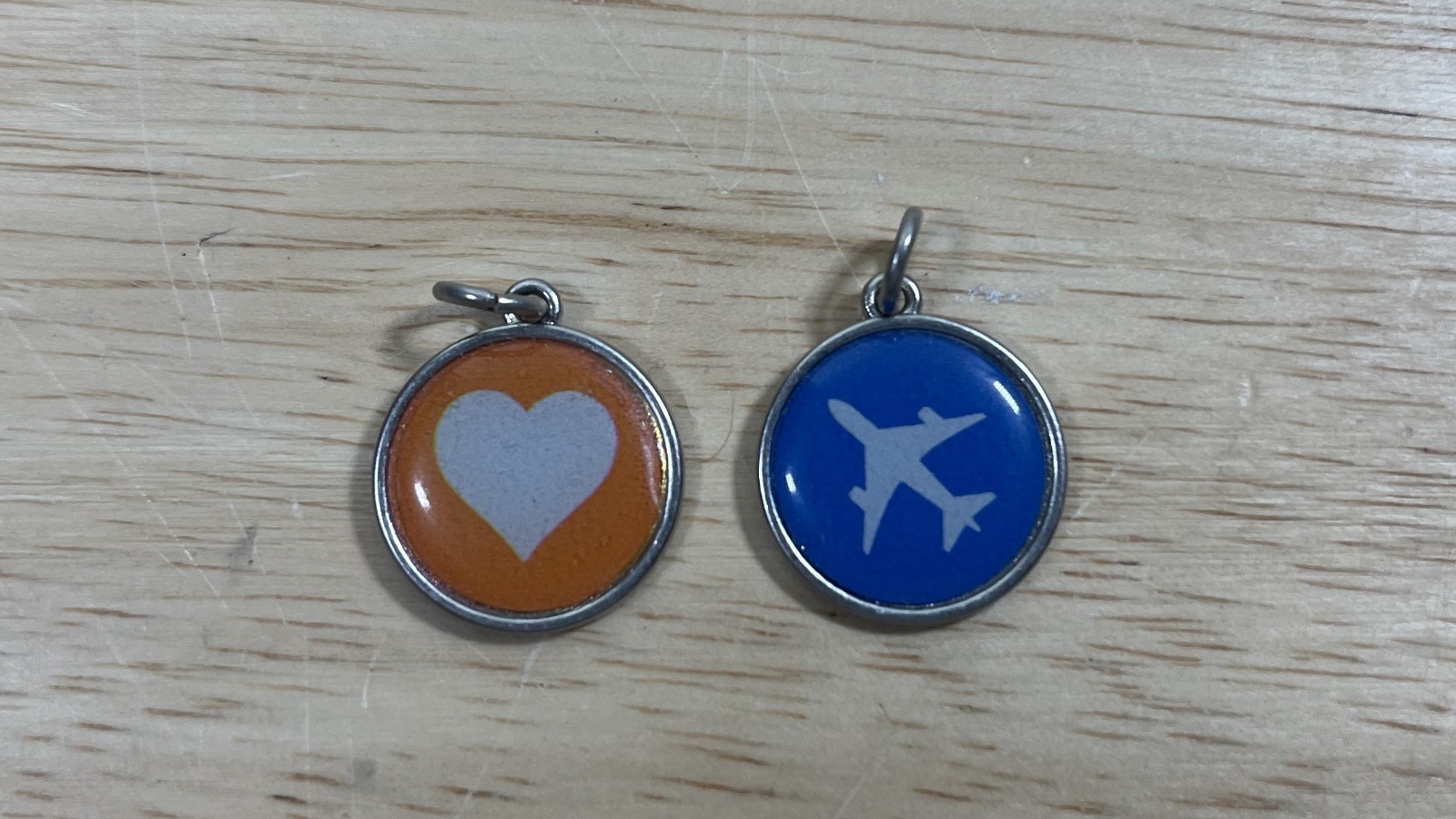 JK Jewelry By Thirty-One Charms Pendants – Airplane – Heart – Lot Of 2