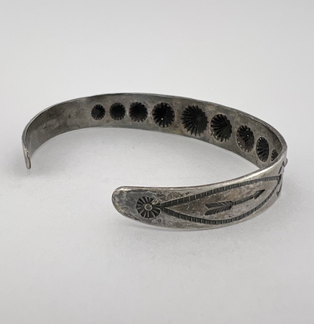 Early Fred Harvey Era Navajo Silver REPOUSSE Spike Stamped Arrow Cuff Bracelet
