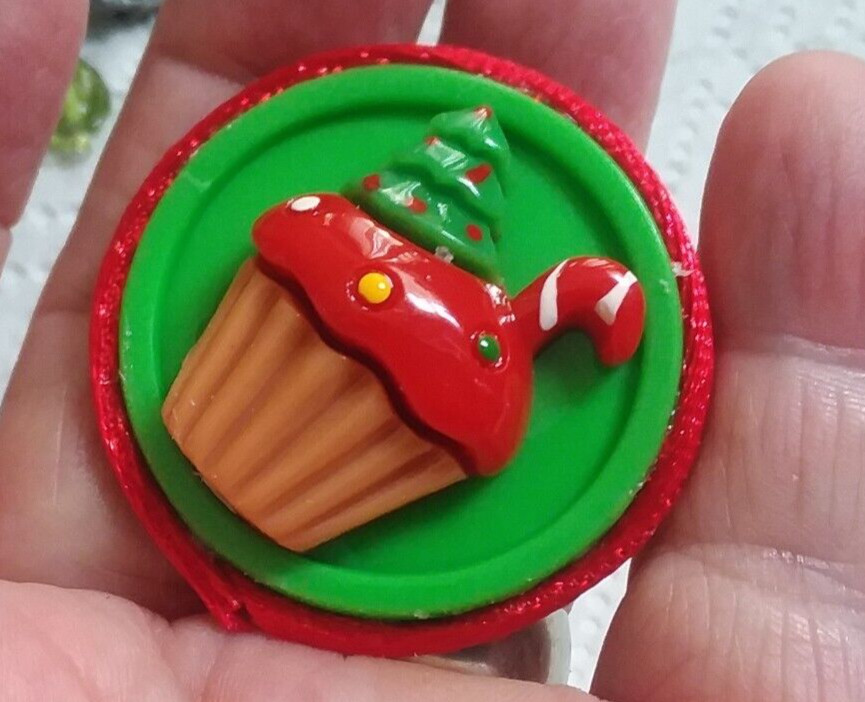 1 1/2″Colorful Novel Cupcake Button Brooch 02-01-2025