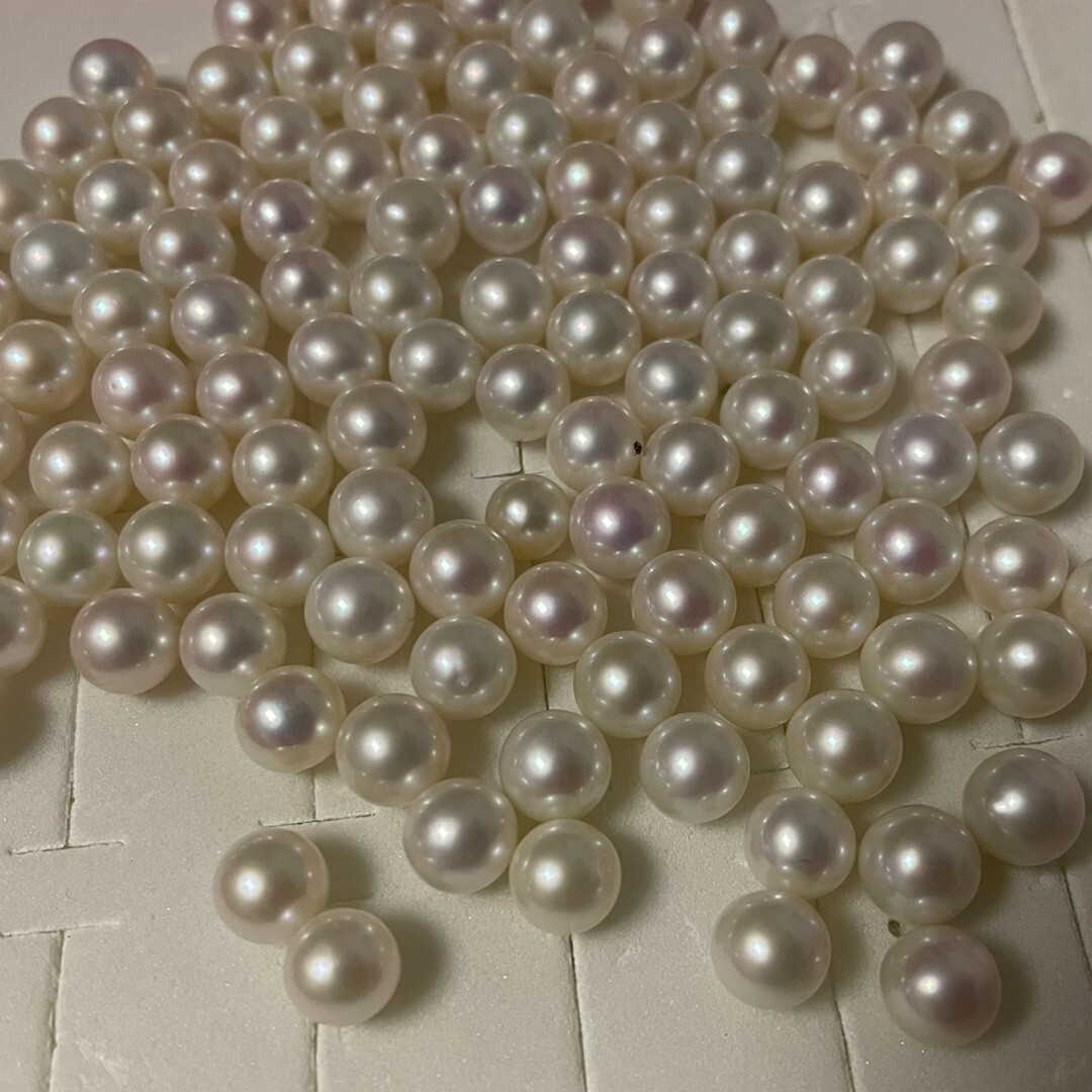A pair 7.6-8mm south sea white round loose pearl half drilled