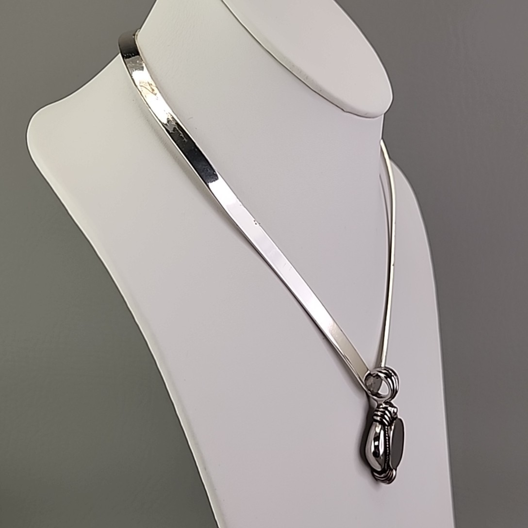 Vintage Torque Necklace Oval Pendant Pointed Silver Tone 17″