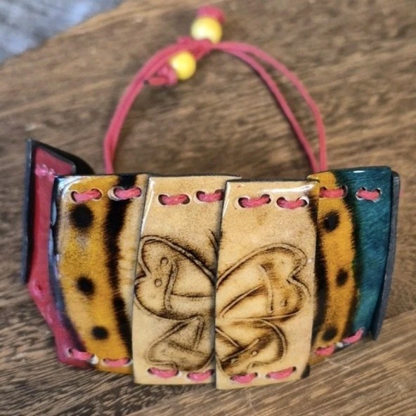 Vintage Lightweight Calabash Butterfly Detail Adjustable Bracelet