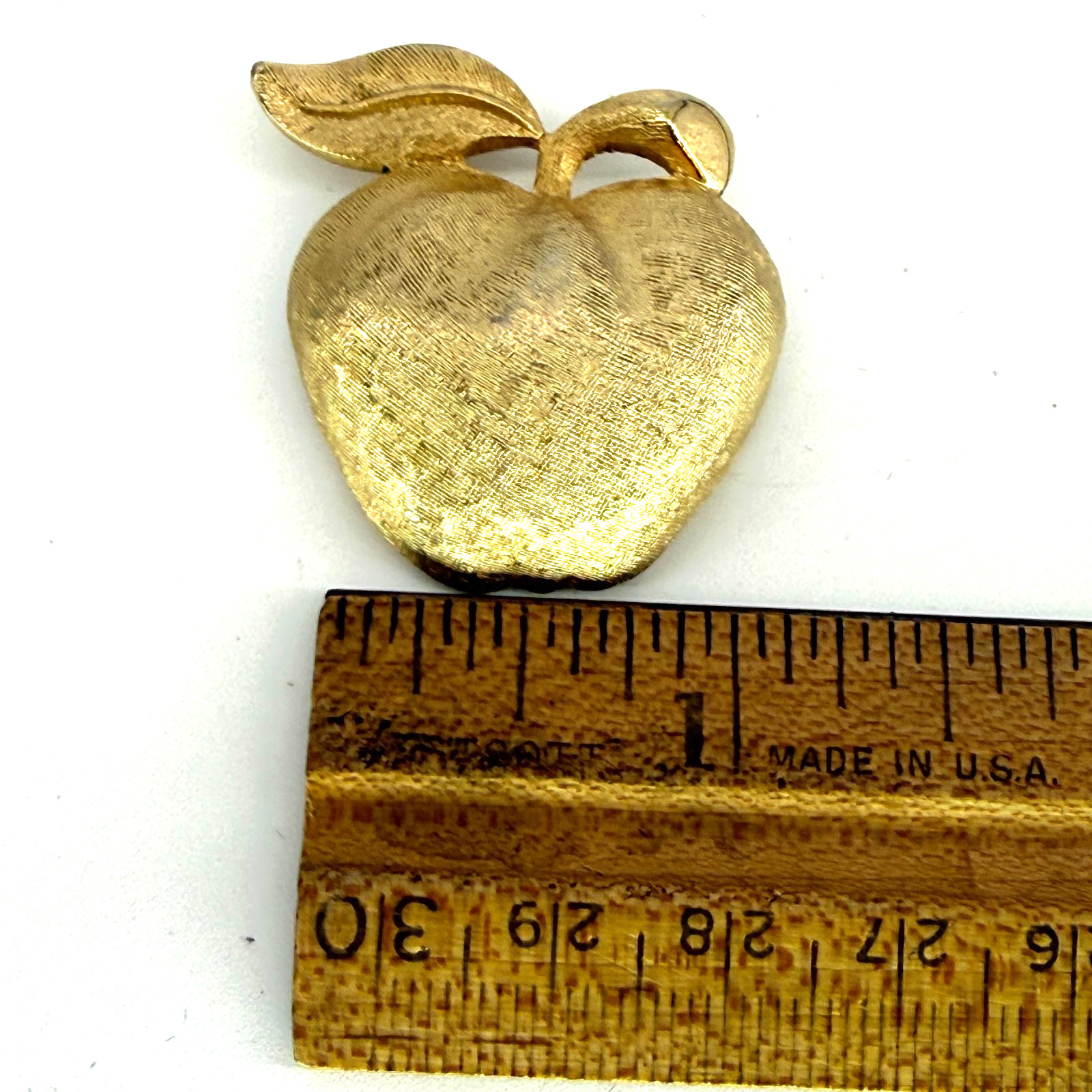 Coro Signed Apple Vintage Brooch Pin Gold Tone C61a 1.3″ L x 1″ width