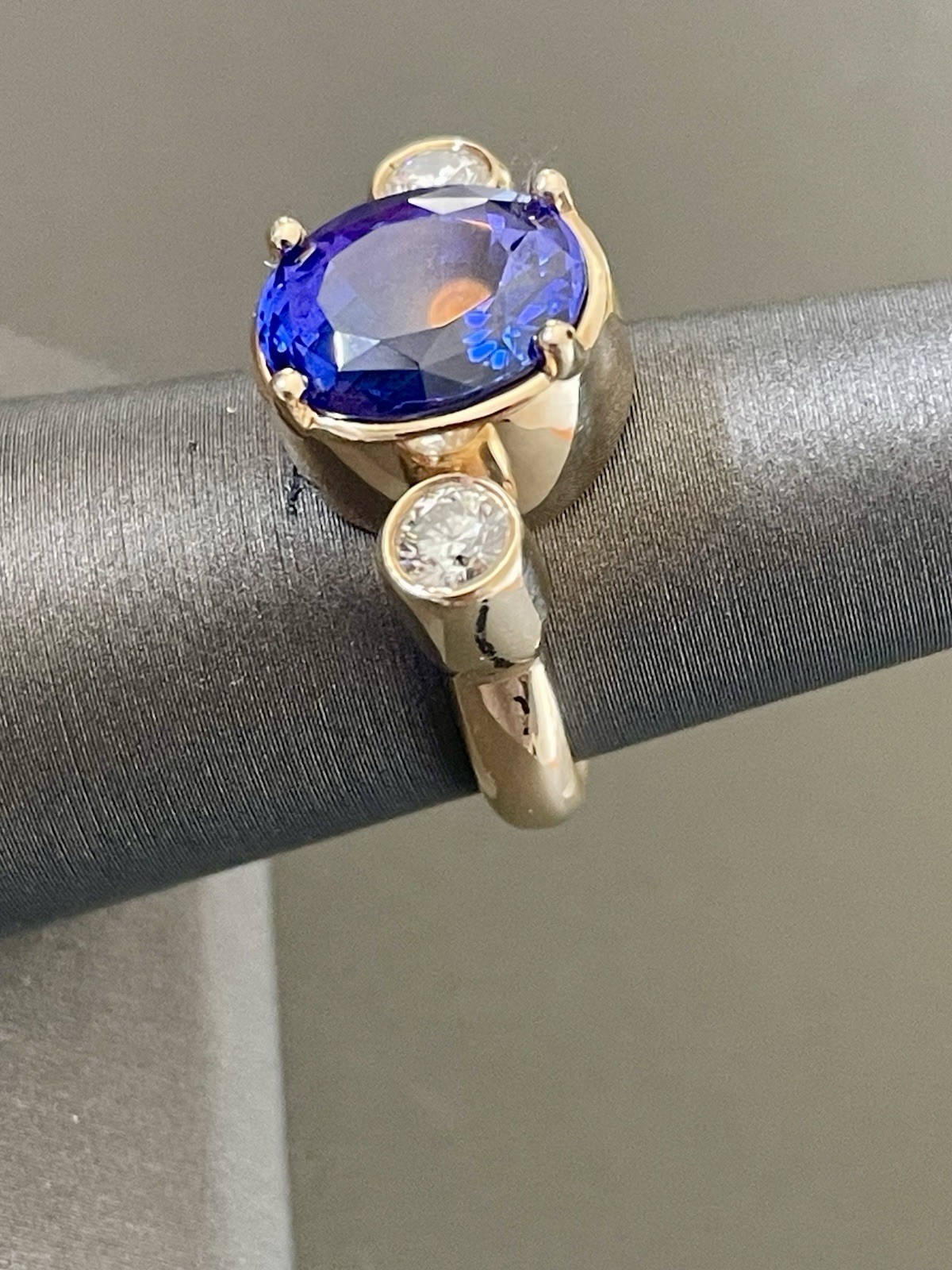 Gorgeous One Of A Kind 14k 5.5CTW Tanzanite and 0.50CTW Diamond Ring. S6 (X332)