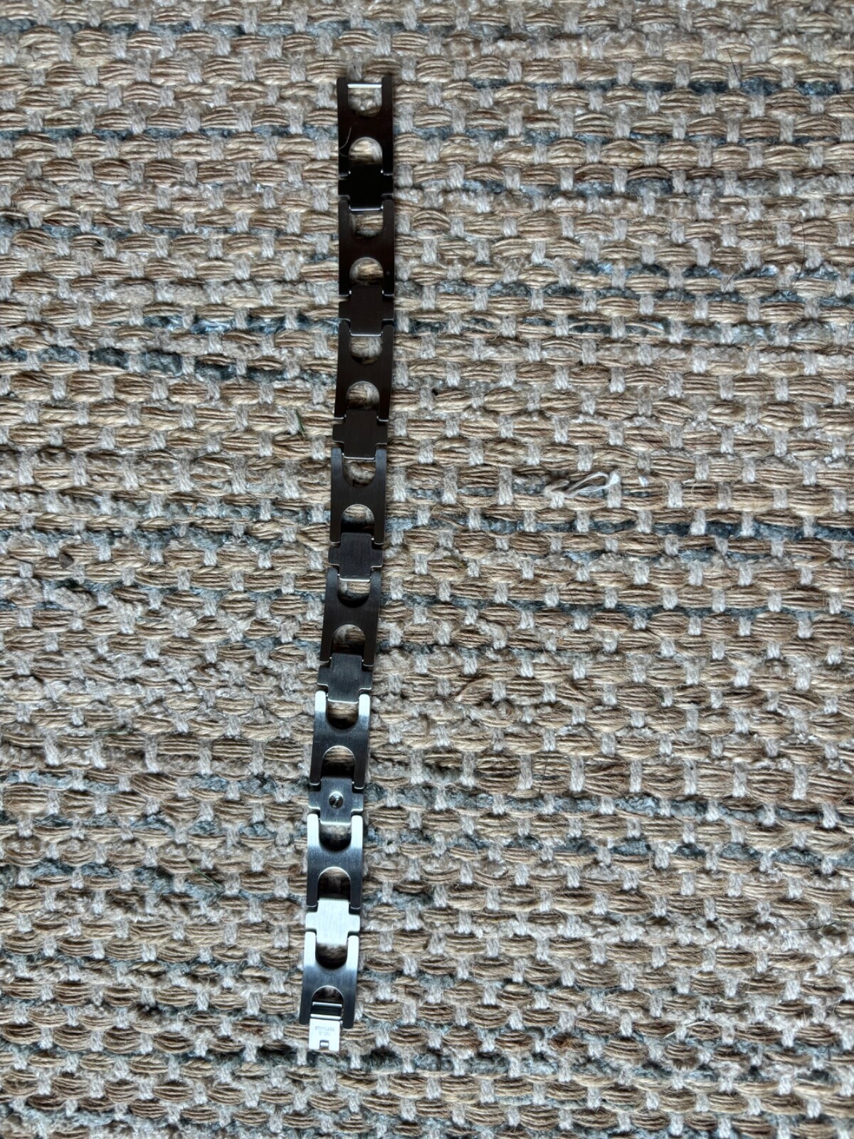 Men’s Stainless Steel linked 8.5″ bracelet with faux diamonds