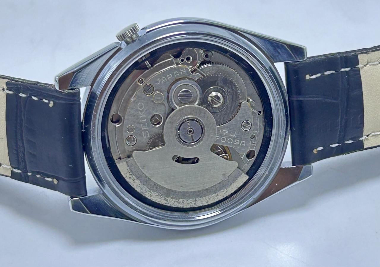 Vintage Seiko 5 Black Dial Day Date Automatic Japan Movement No.7009A Men Watch