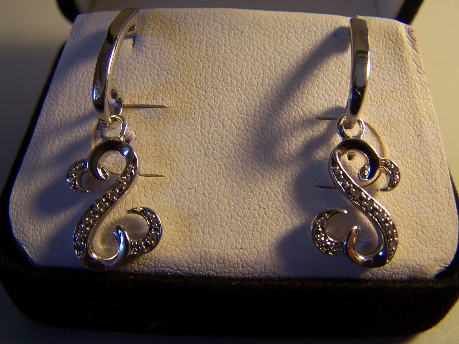 NEW KAY JEWELERS JANE SEYMOUR 18 DIAMOND STERLING OPEN HEARTS DANGLING EARRINGS