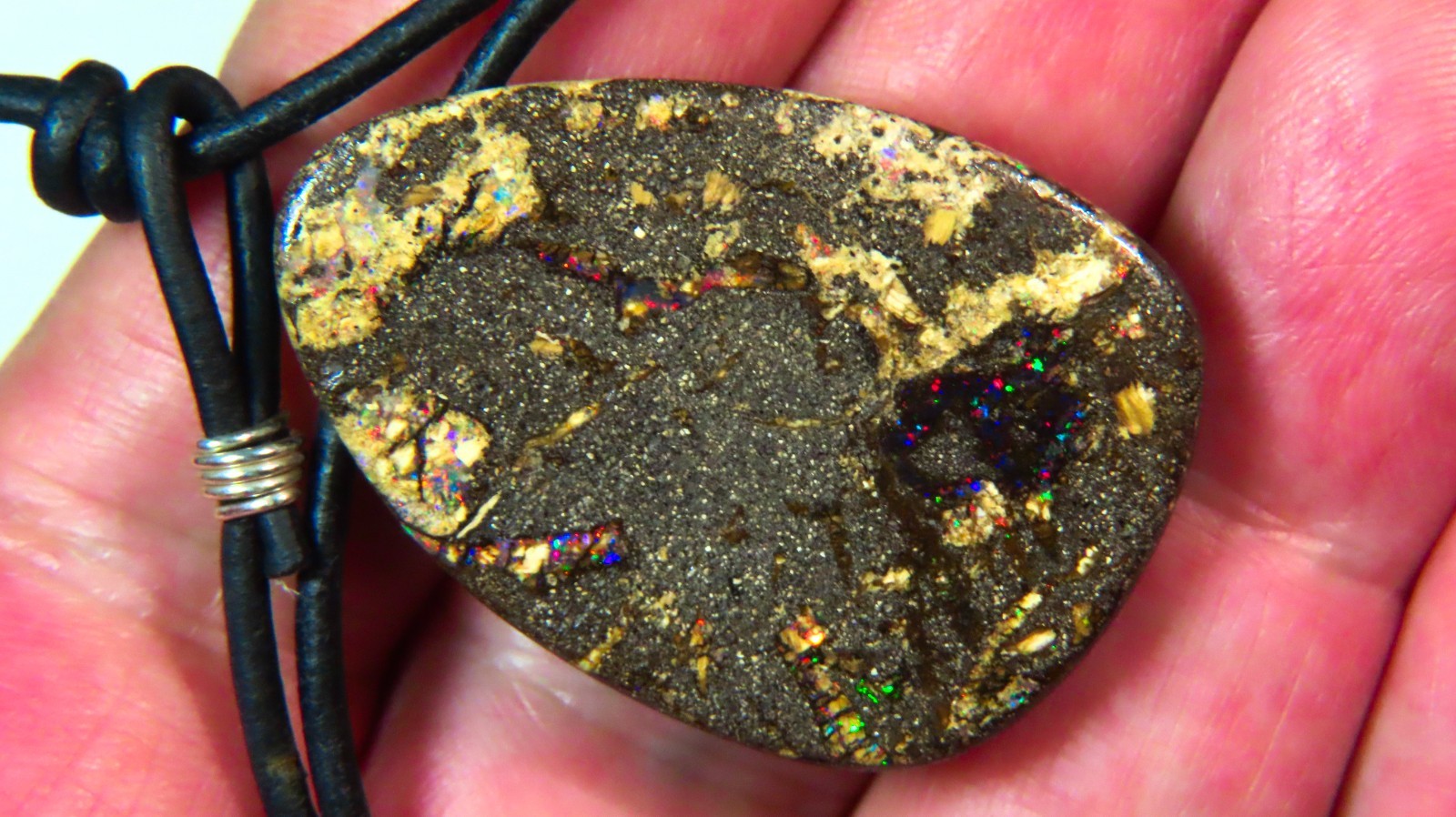 83.1c AUSSIE QUEENSLAND SURF BOULDER OPAL SIDE DRILLED PENDANT OCA19010