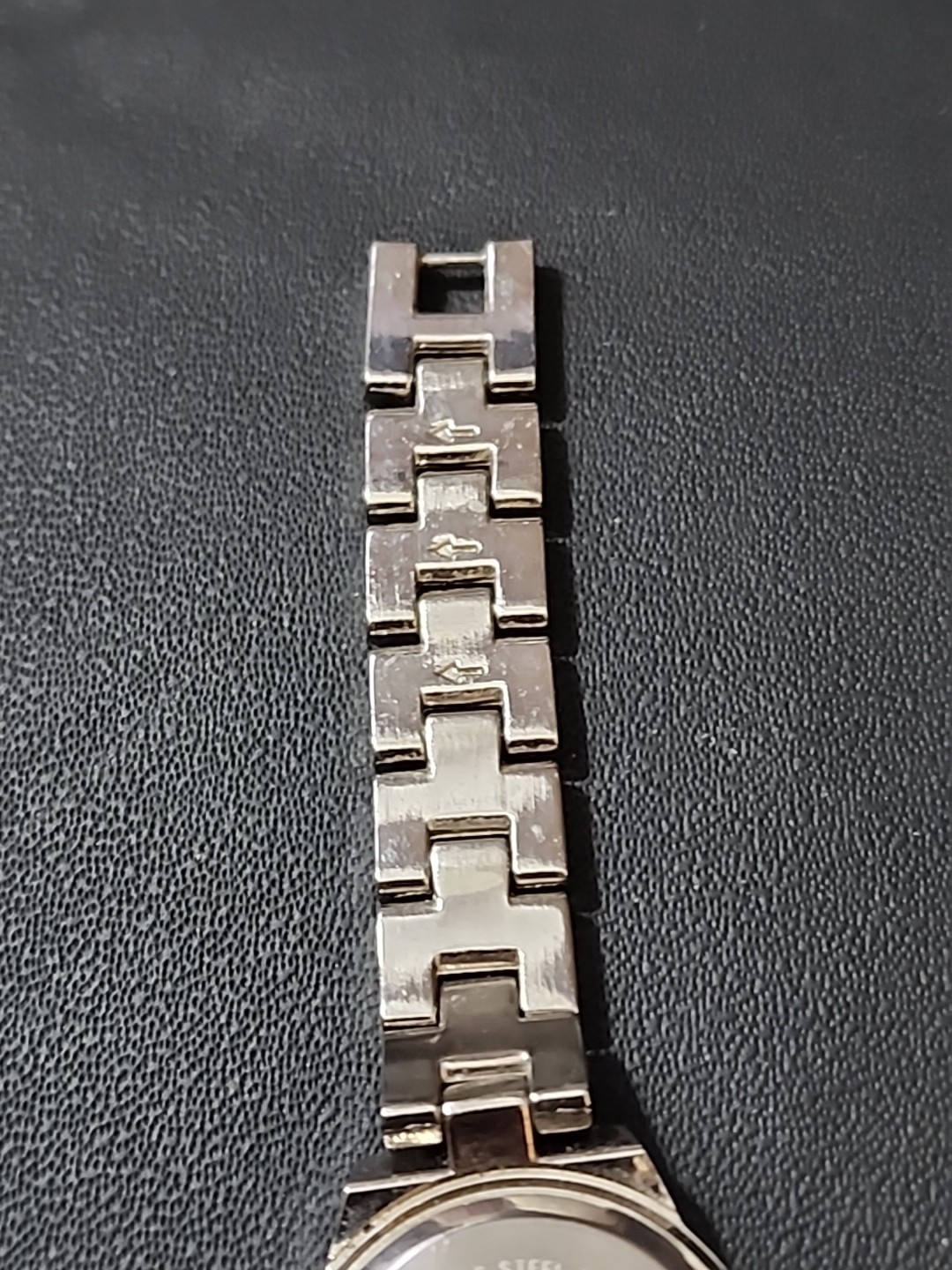 Hello Kitty, Watch Women Silver Tone With Heart Design