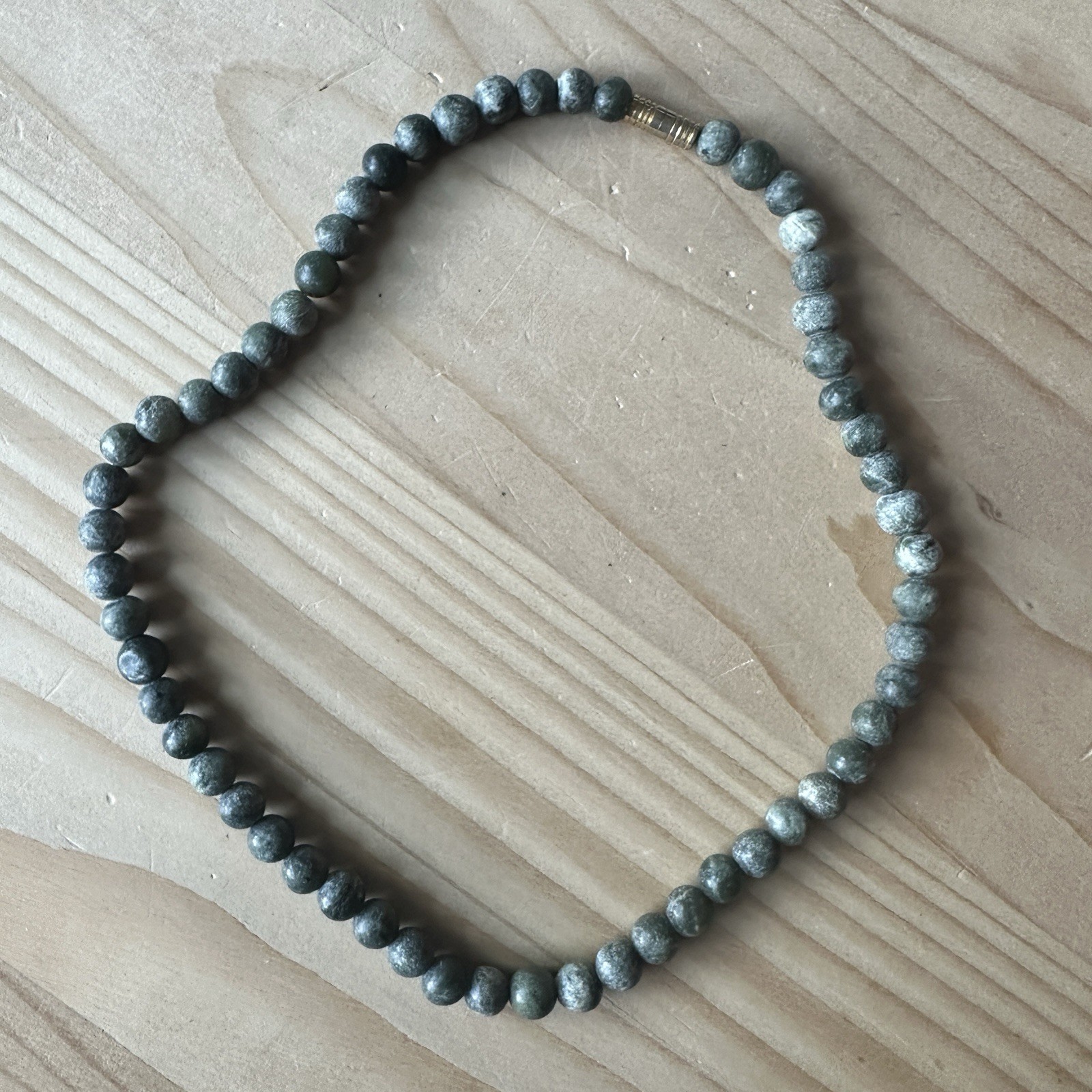 VTG 1960s Beaded Necklace 16 Inch Green Gray Round Steatite Barrel Clasp Asian