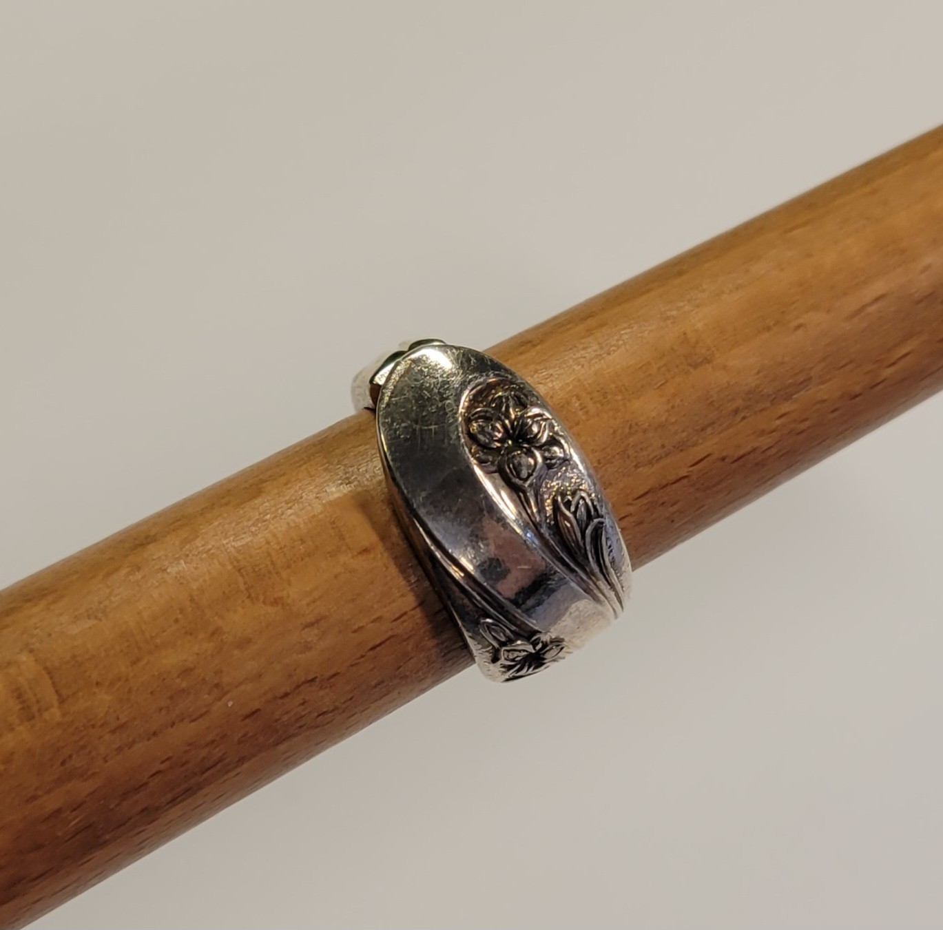 Vintage International Silver Deep Silver Spoon Ring Floral Flower Pattern Size 6