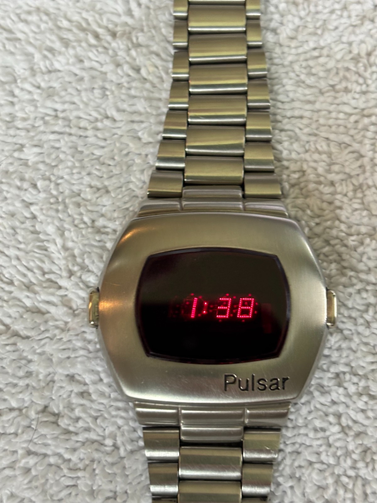 Pulsar P3 LED working perfectly and bright crystal is perfect