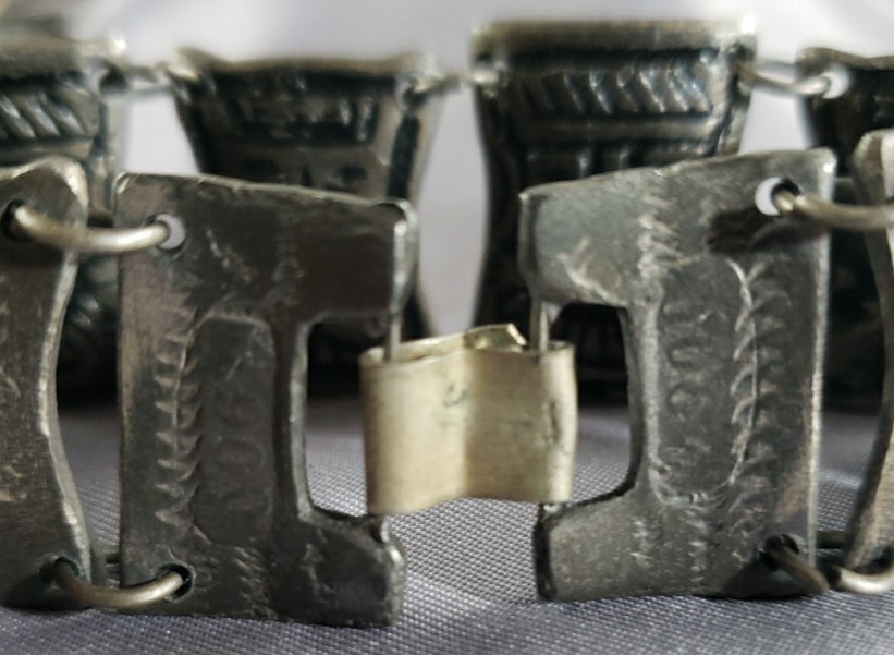 Vtg .900 Silver Mayan Warrior Motif Panel Bracelet Made in Columbia 7.5″ 53g