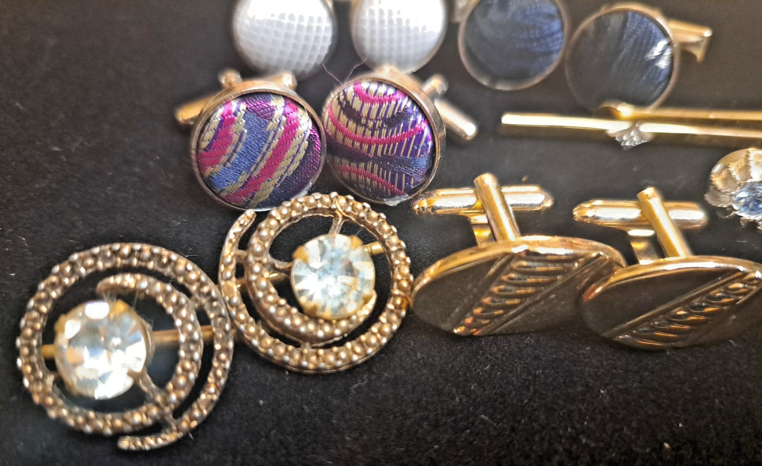 Mixed Years Lot 5 Cufflinks Tie Clip Bar 2 Tie Tacs Vintage Modern Men’s Set