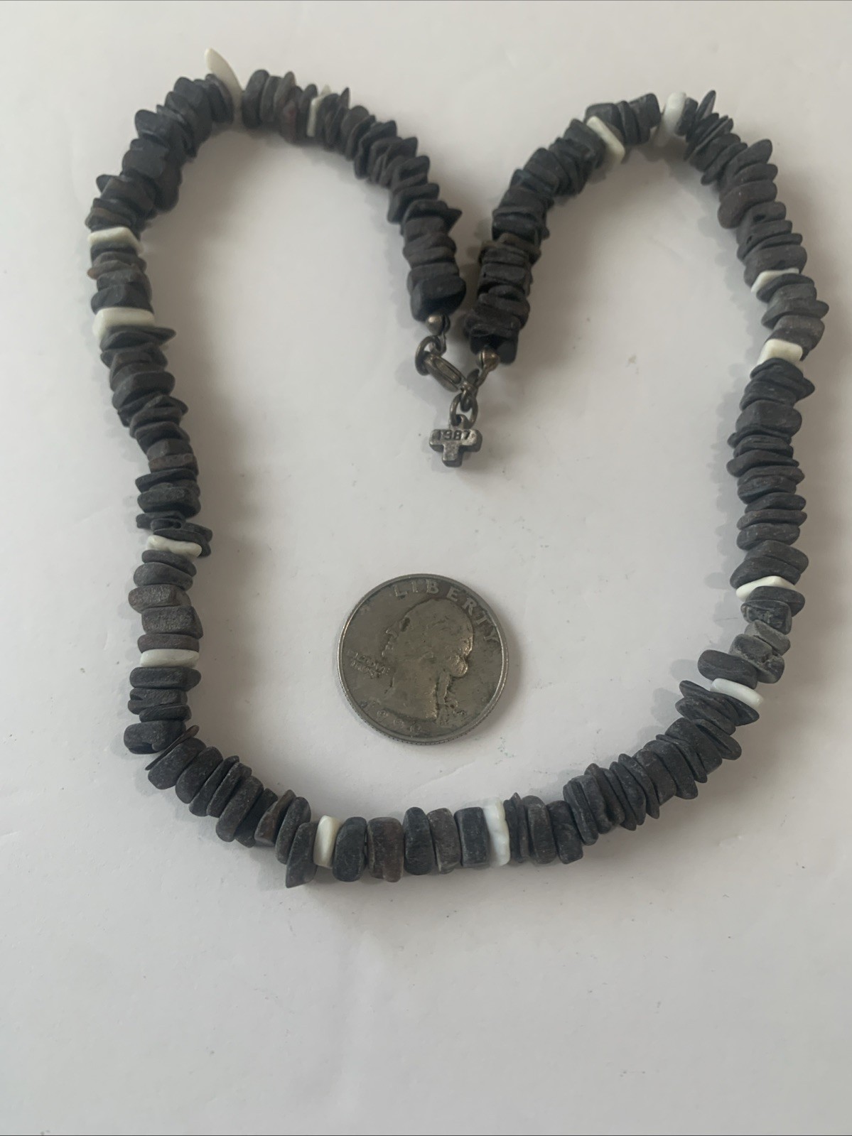 Vintage Aeropostale (AERO 1987y) beaded bracelet with a cross charm. N57