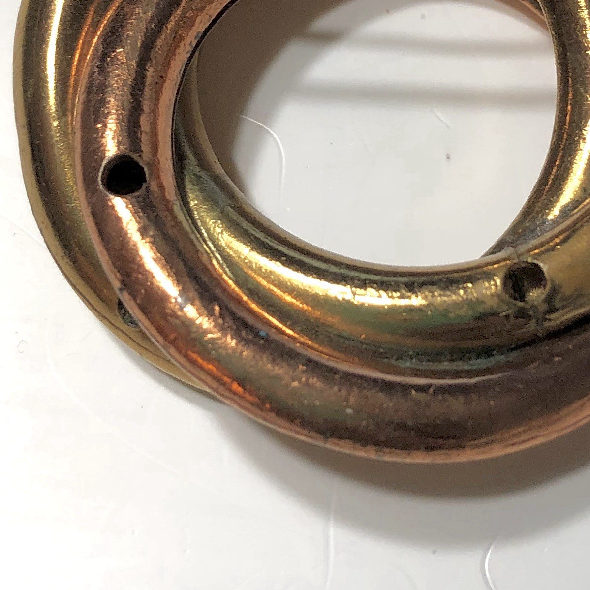 VINTAGE 50’s TRI COLOR GOLD CLASSIC CIRCLE WREATH BROOCH CELTIC LOVE KNOT PIN