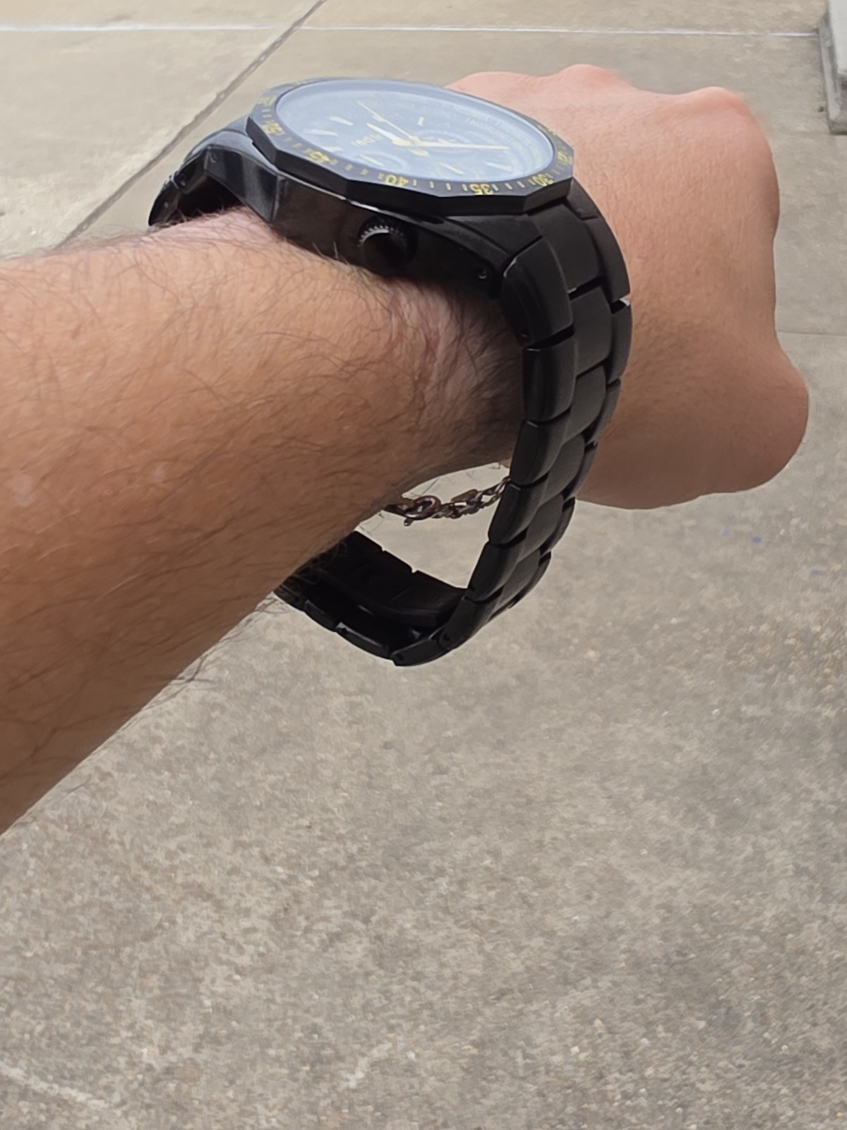 Red Line Men’s Chronograph Black Dial Yellow Accents Nice Watch! New Battery