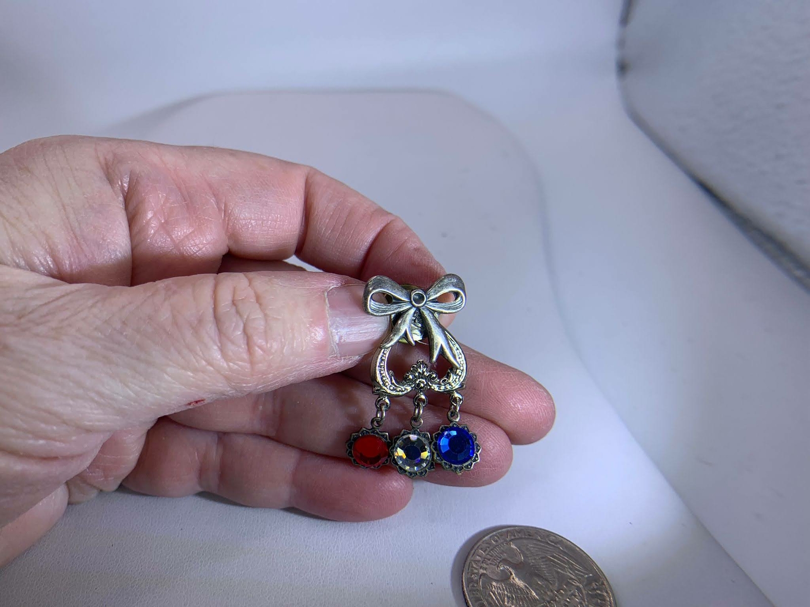 Bow with Patriotic Dangle Rhinestone Vintage Silver Pin Brooch V-3668