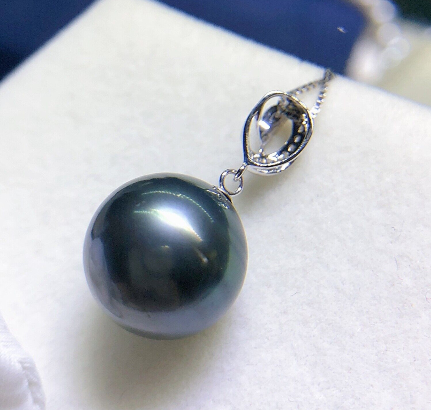 13.7mm Big Tahitian Green Pearl Pendant Intense Black Green Color 18k White Gold