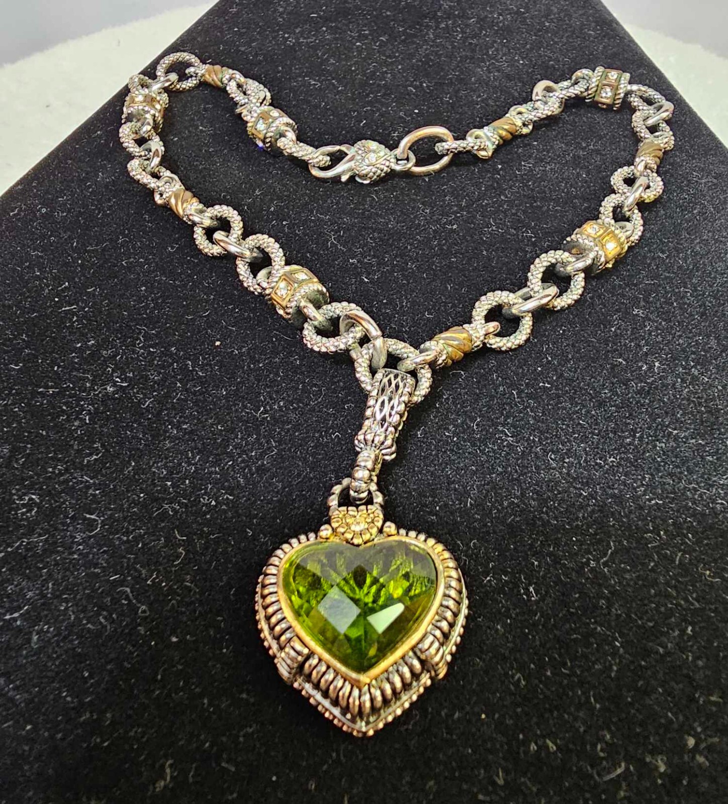 Vtg Silvertone Necklace w/ Heart Pendant Green Stone 15 1/2in” – B5
