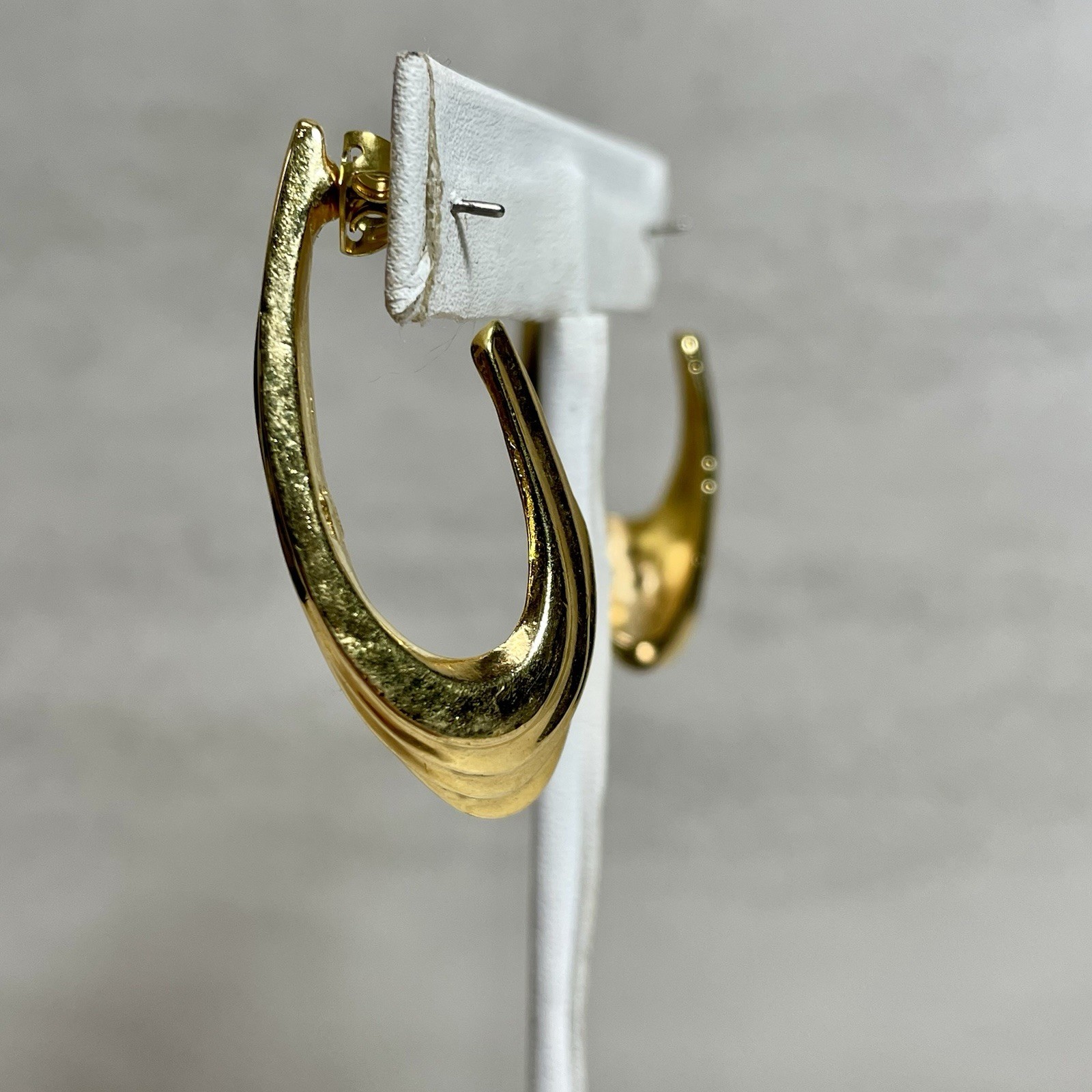 Vintage Trifari Gold Tone Ribbon Twist Hoop Earrings Modernist Signed Chunky 2”