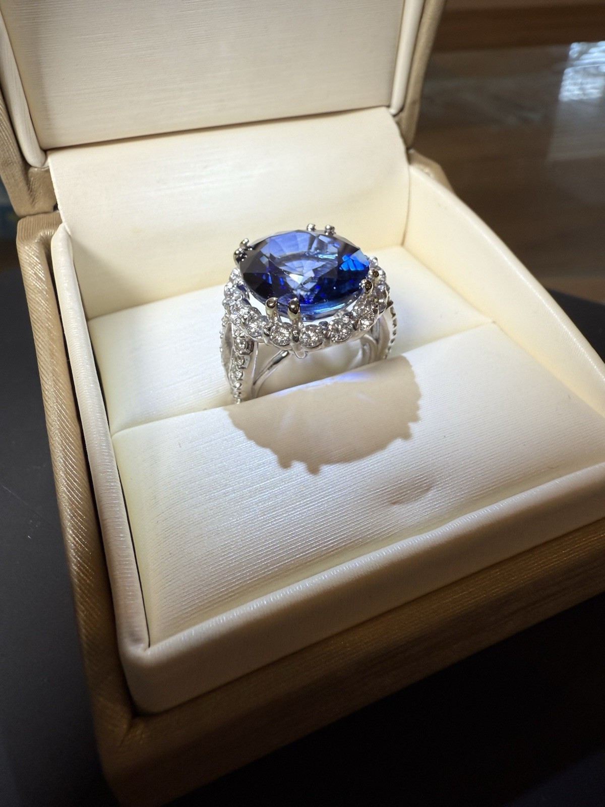 AIGL Certified 14kt Gold 23.62 ct Oval Natural diffused Sapphire & Diamond Ring