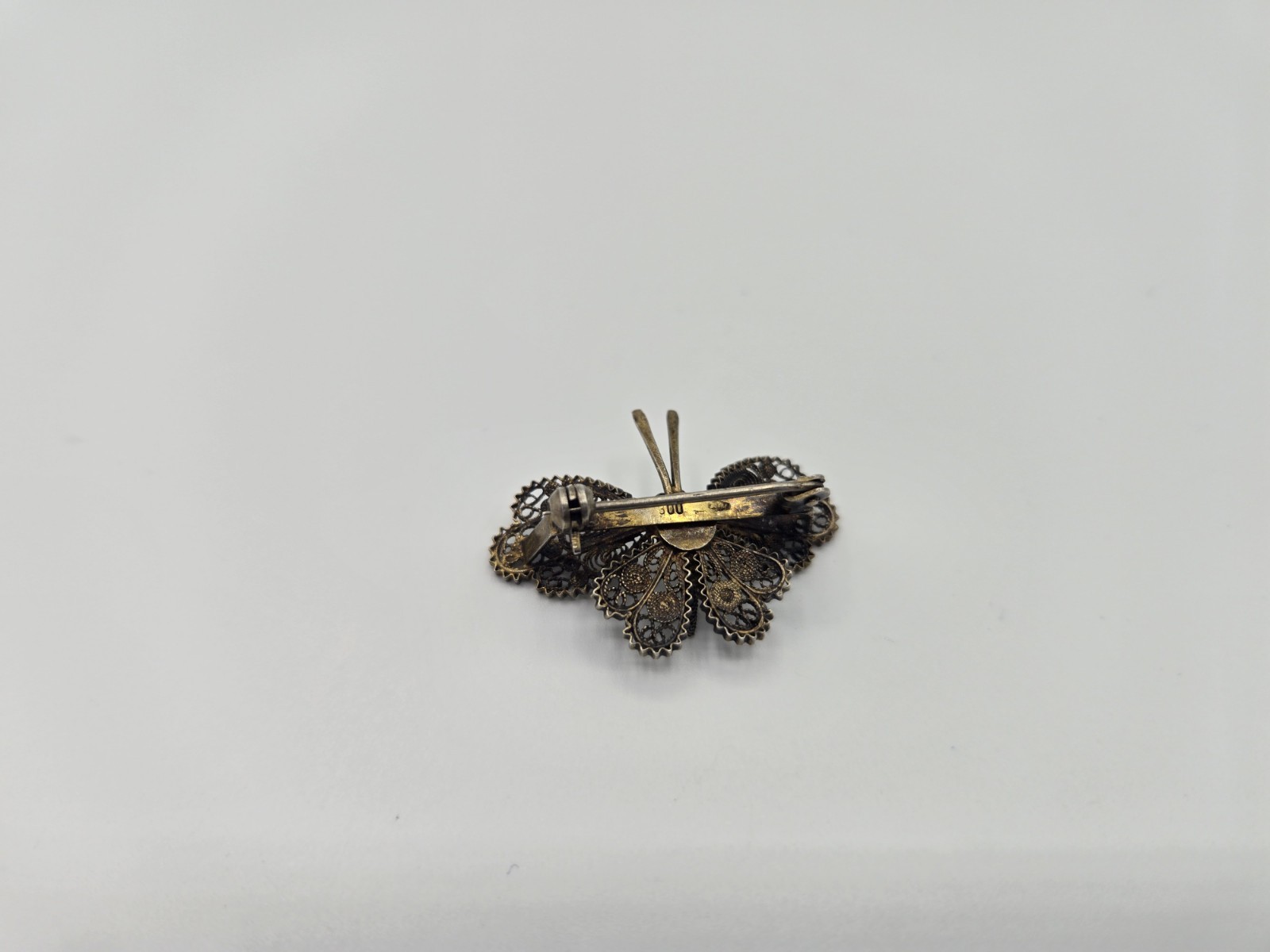 800 Silver Filigree Butterfly Brooch Small Size Tricolor Pre-owned