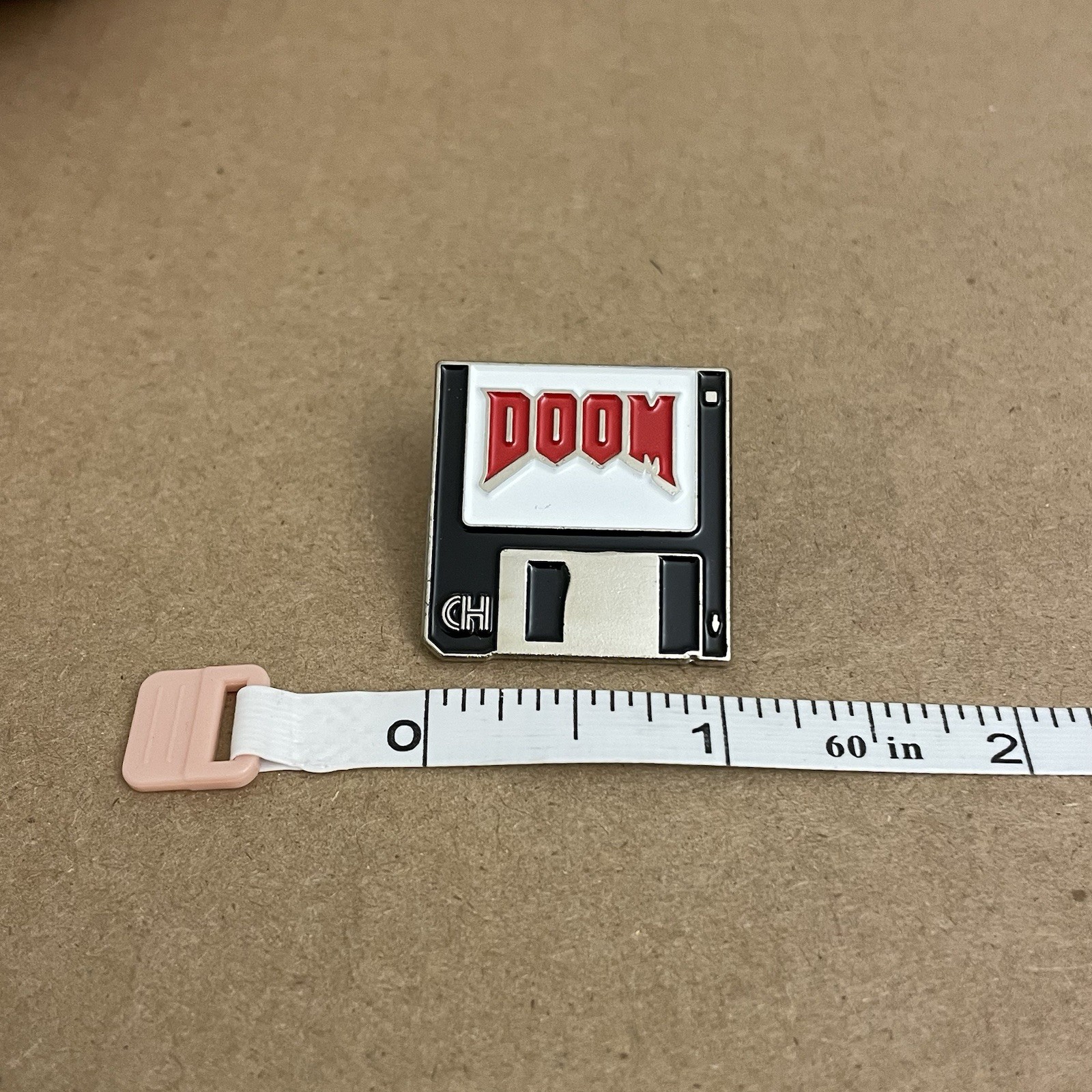 Pin – Doom Floppy Disk – Video Games – Retro Style (Enamel Pin / Lapel Pin)