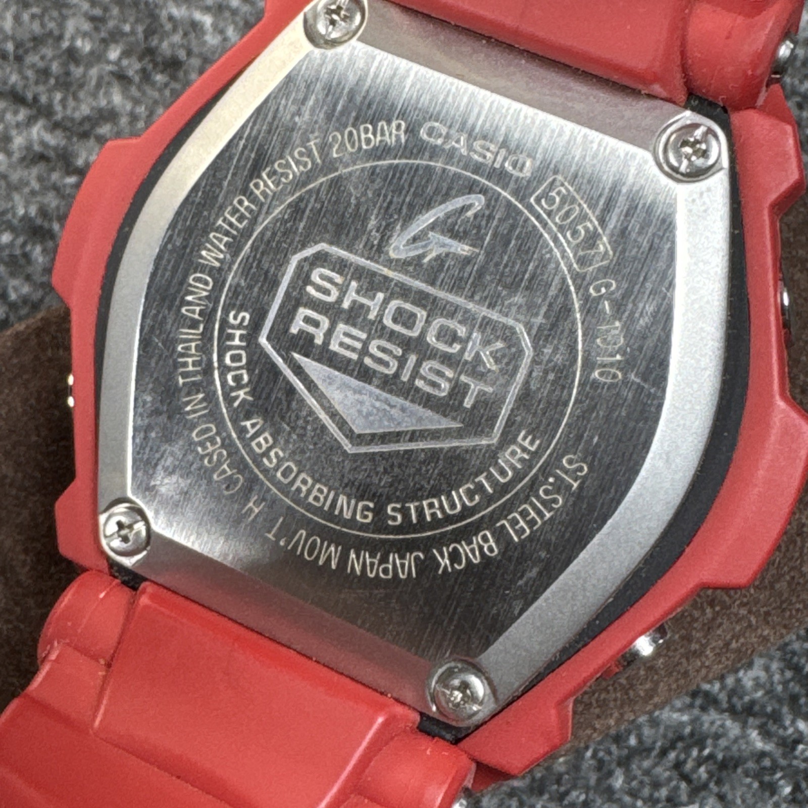 CASIO G-SHOCK Watch G-1010 Red Analog Digital Shock Resistant WR20BAR 200 m