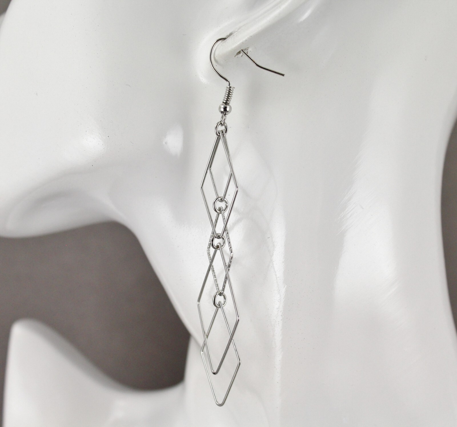 Silver chandelier earrings dangle pendant wiggly flowy 3.5″ long Very Liteweight