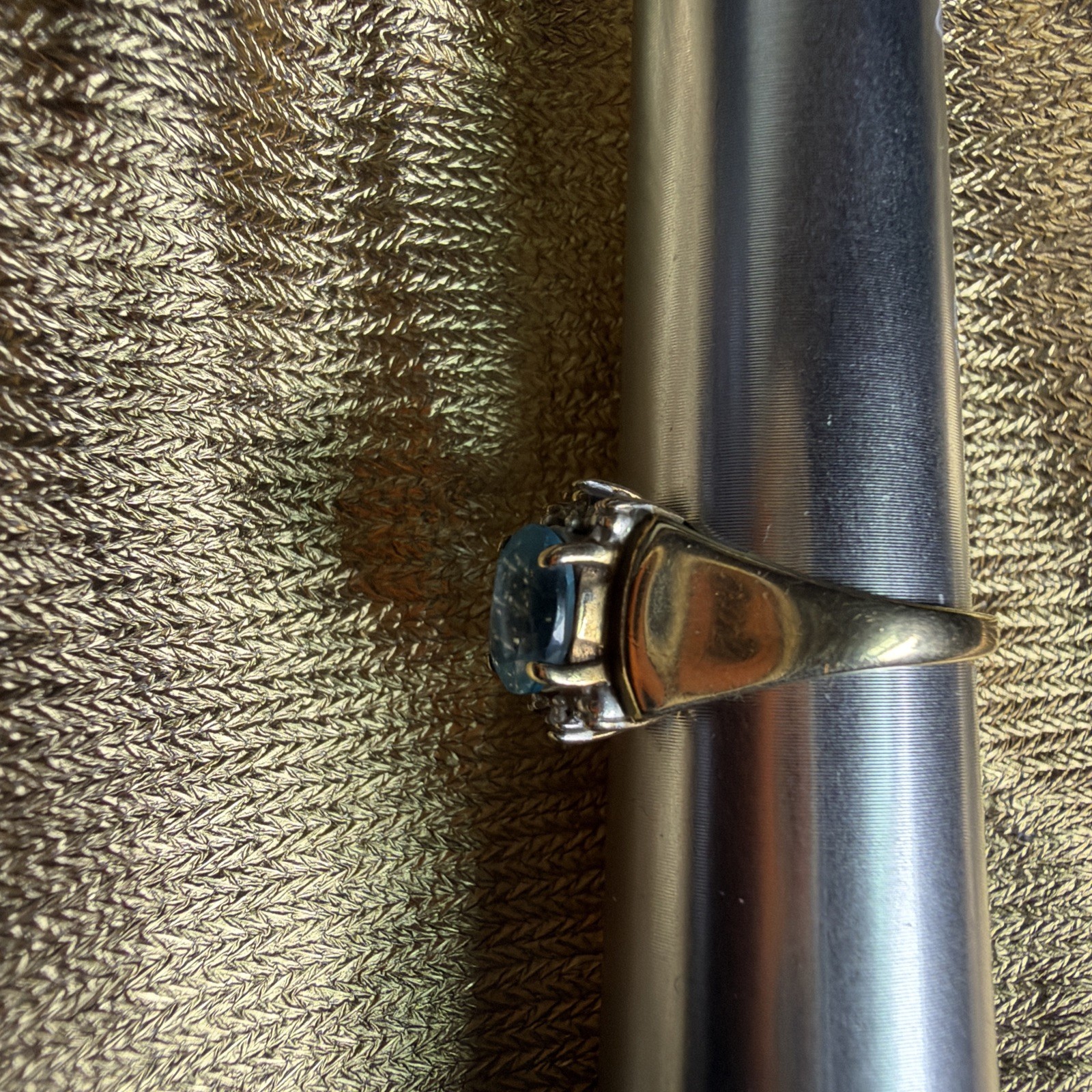 10k GOLD RING 2.4 GRAMS SIZE 6.0 INCHES