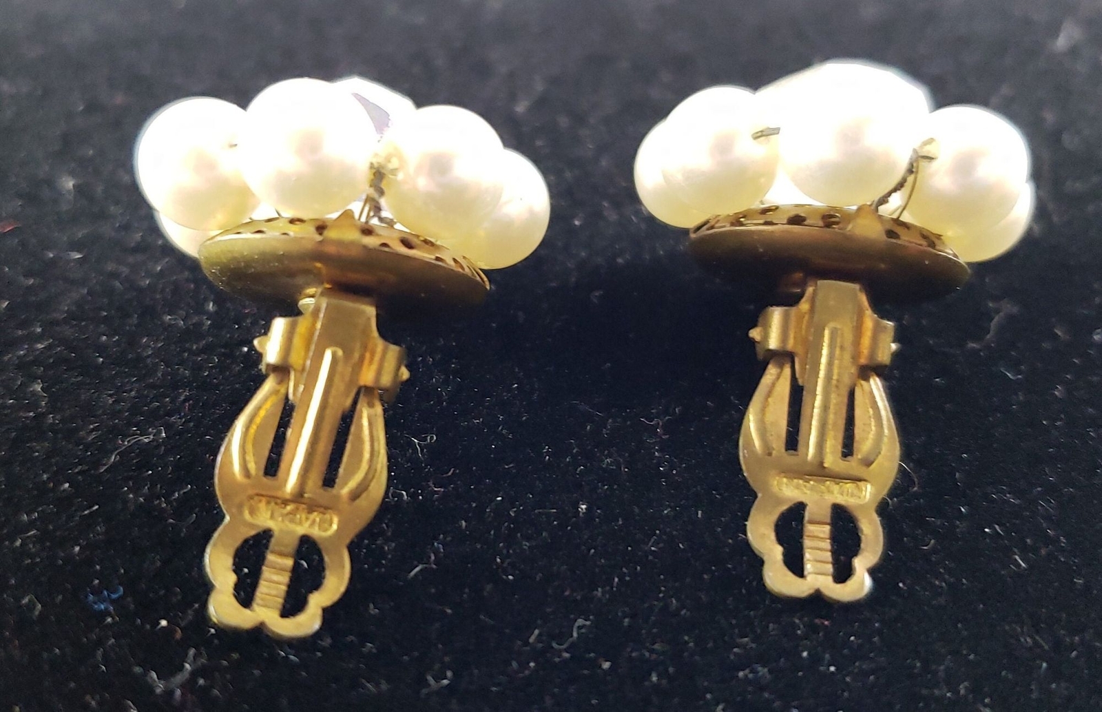 Vtg Unsigned Clip On Earrings Cluster White Faux Pearl Clear Beads Made In Japan
