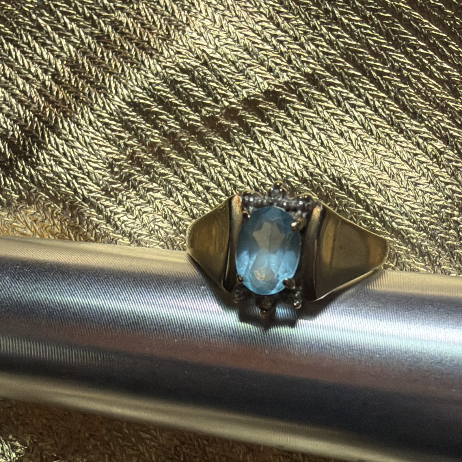 10k GOLD RING 2.4 GRAMS SIZE 6.0 INCHES