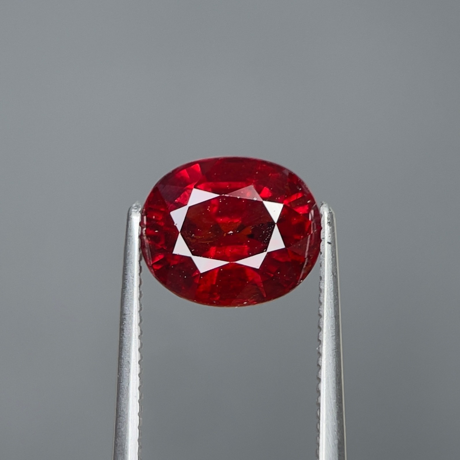 Natural Spessartite Garnet 3.29 ct / Madagascar
