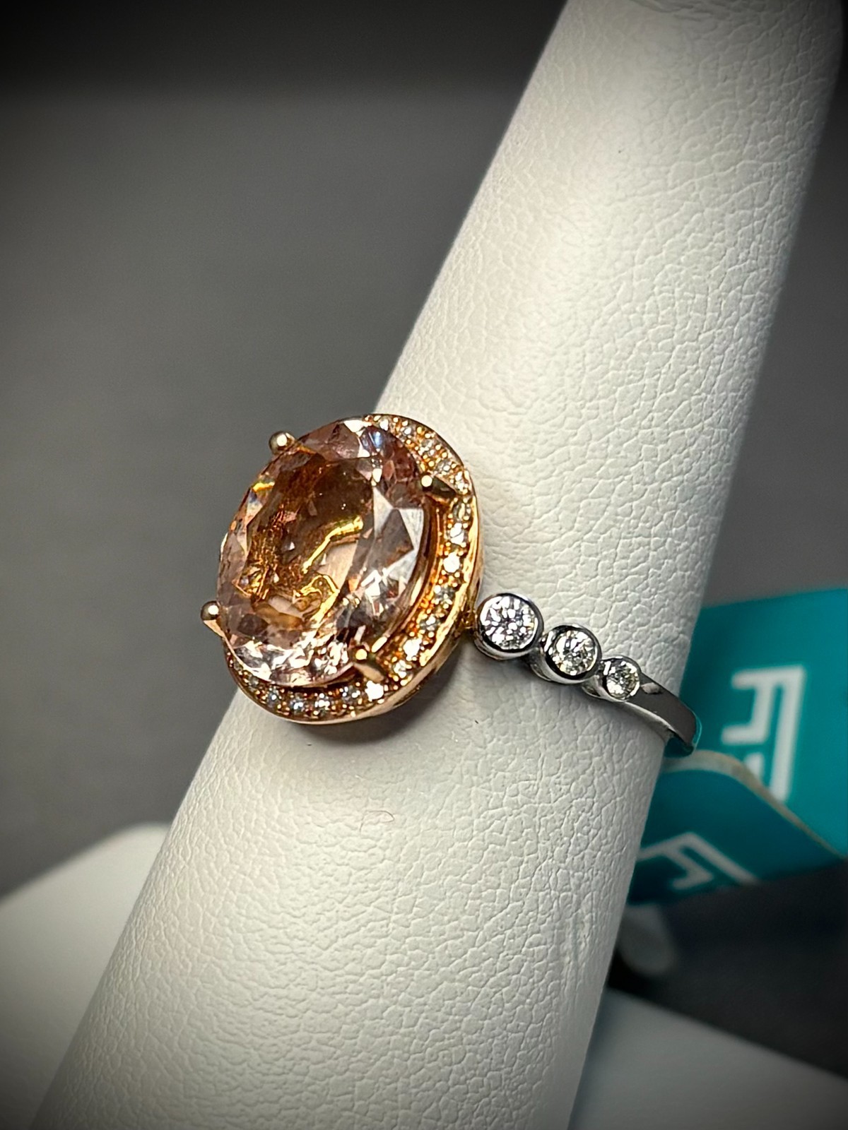 Effy 14K Gold Morganite Diamond Ring 3.20CT Morganite .27CTW Diamond SIZE 7