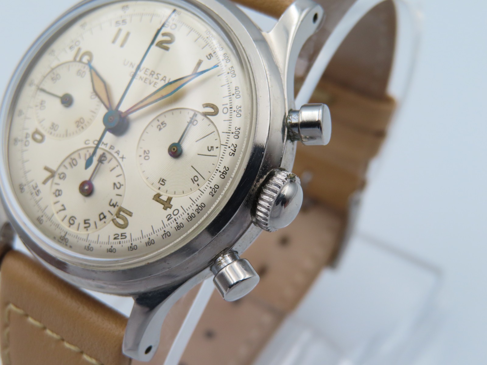 Universal Geneve Compax 22278 Manual 3 Register Chronograph Vintage Wristwatch