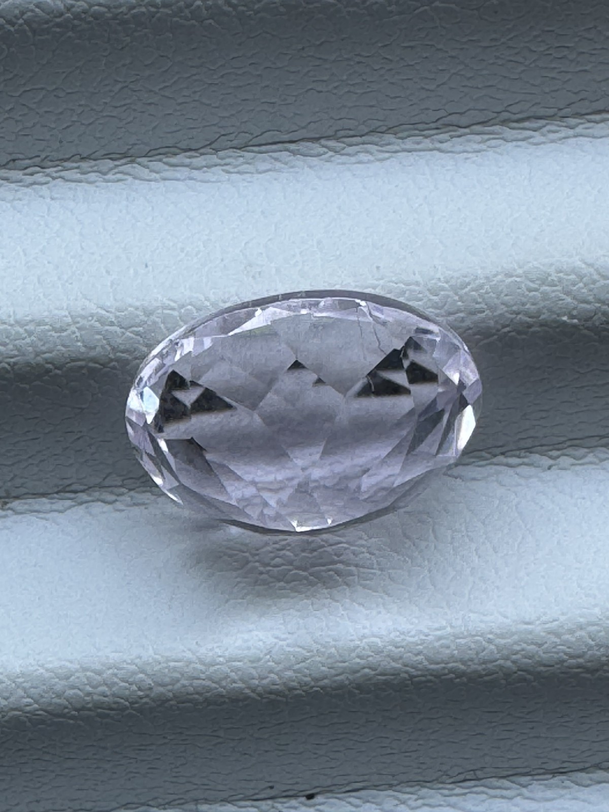 Lavender Pink KUNZITE, 12.7 x 10.8 mm Oval. 6.48 Carats. Clean