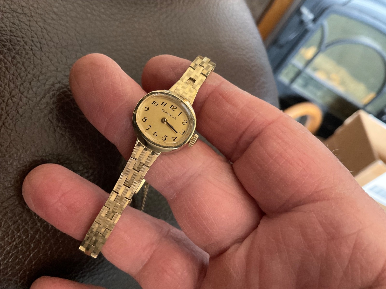 Bulova Caravelle womens wind up watch from 1980 fit to 6 1/4 in wrist runs good