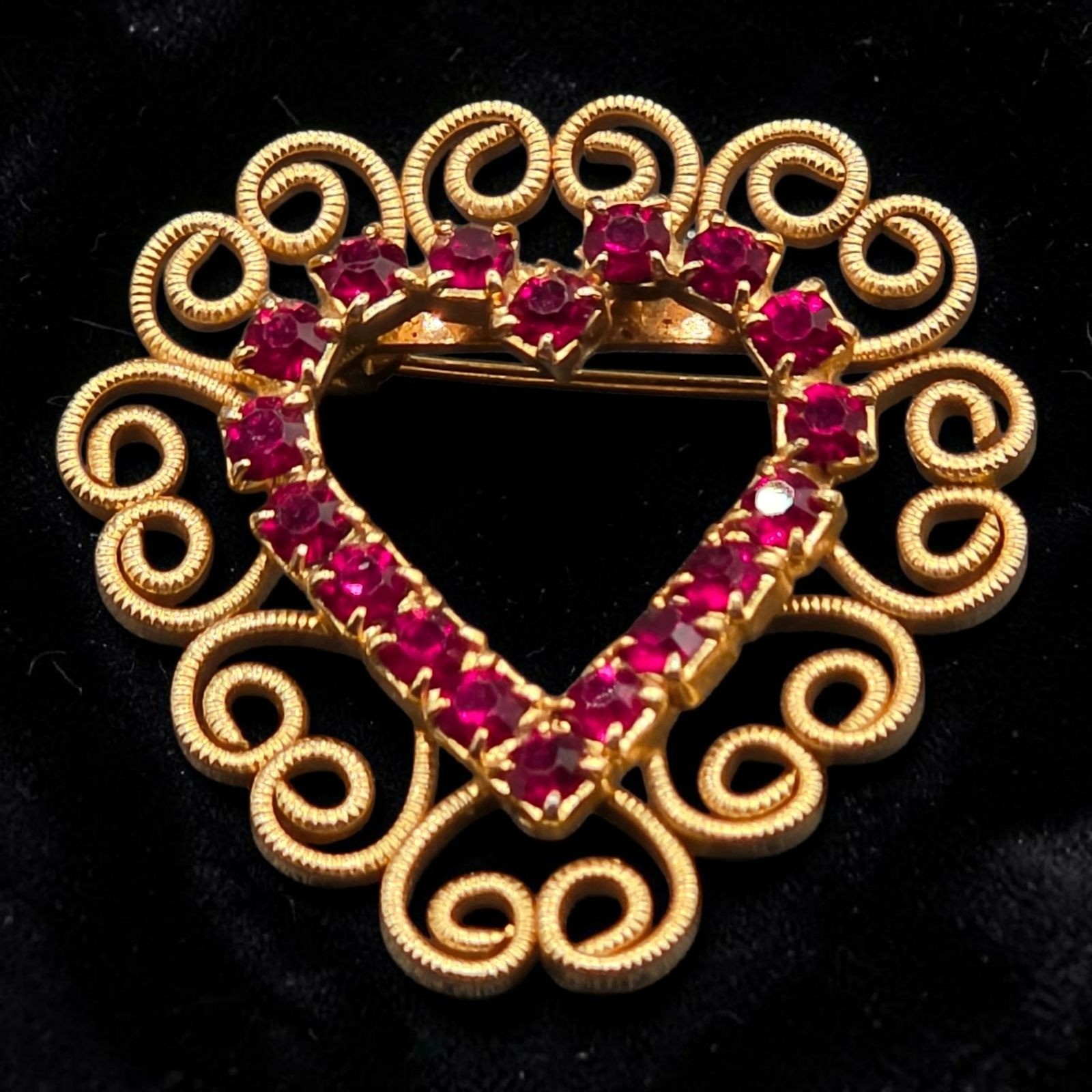Filigree Gold-Tone Heart Brooch Red Glass Rhinestones 1.25″x1.25″